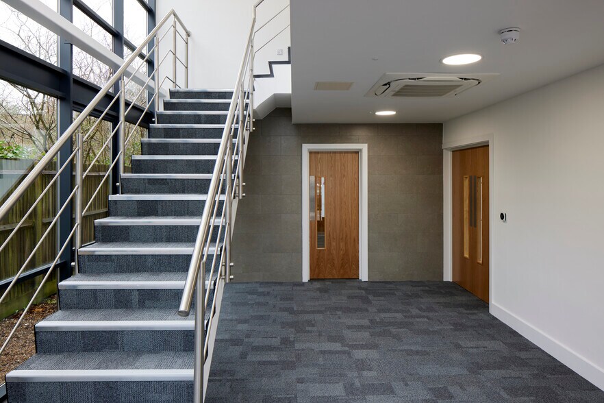 More Photos Of Unit 2 Prologis Park, Hook Rise South, Surbiton Warehouse For Lease