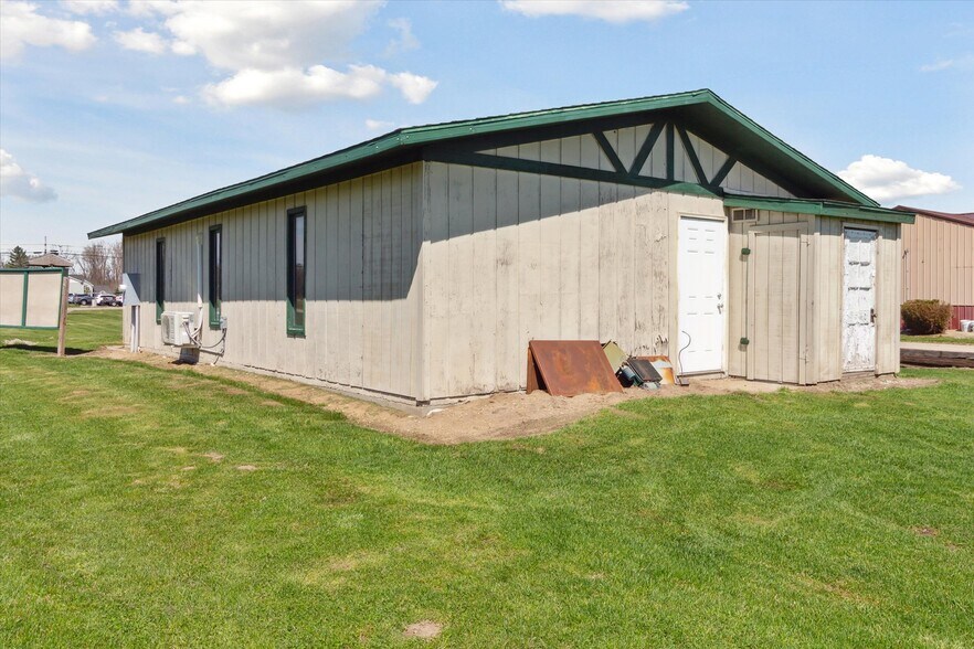 More Photos Of 1395 W Monroe Rd, Saint Louis Office For Sale