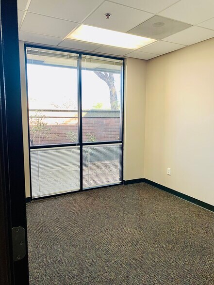 More Photos Of 5700 W Olive Ave, Glendale Medical For Lease
