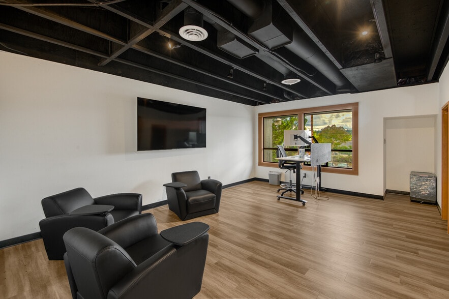 More Photos Of 12290 SW Main St, Portland Office For Sale