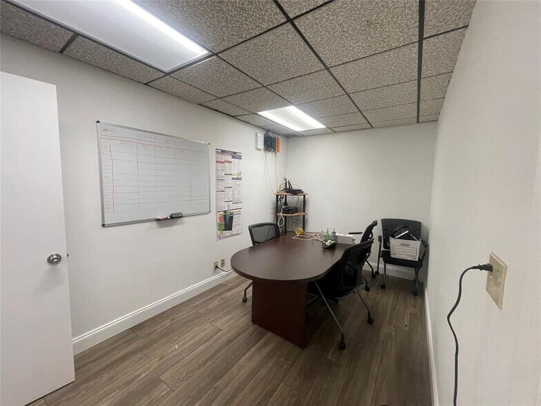 More Photos Of 2131 Hollywood Blvd, Hollywood Office Residential For Lease