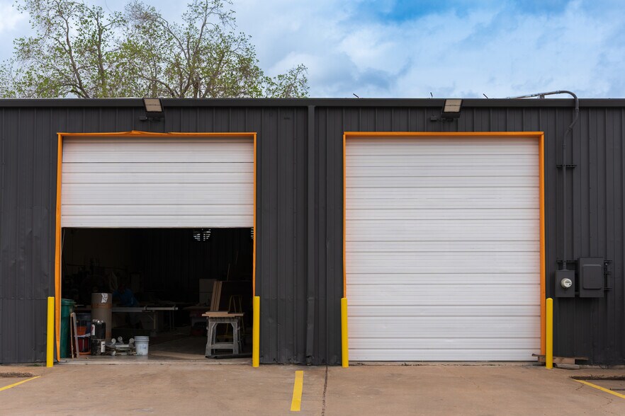 More Photos Of 3306 Ella Blvd, Houston Unknown For Lease