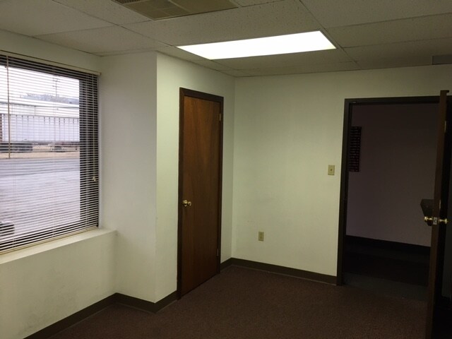 More Photos Of 860 Broad St, Emmaus Light Manufacturing For Lease