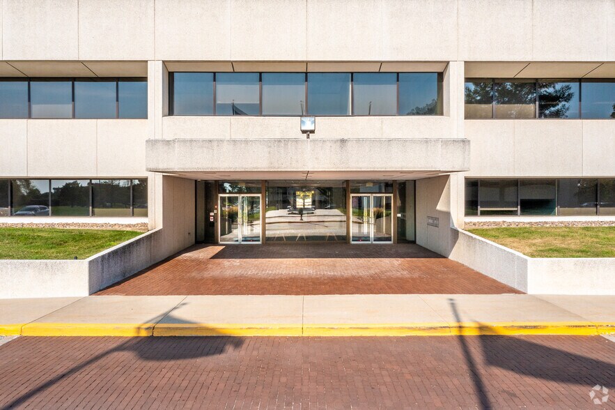 More Photos Of 3001 Westown Pky, West Des Moines Office For Lease