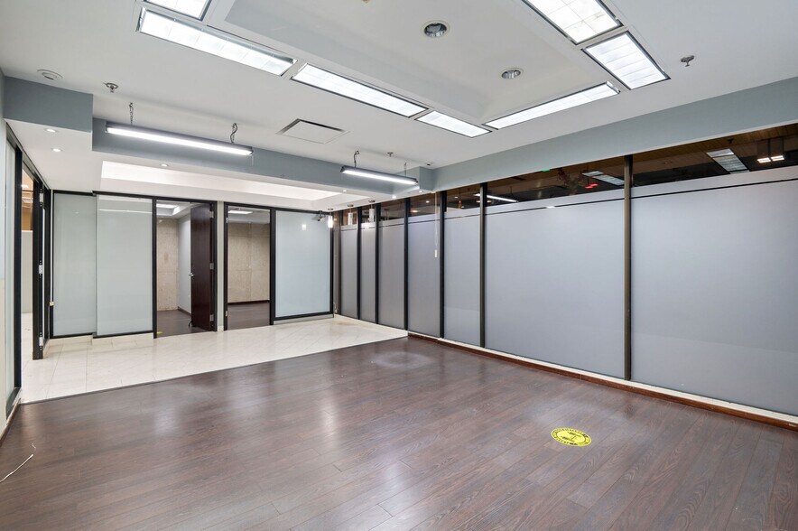 More Photos Of 416 Ponce de Leon Ave, San Juan Office For Sale