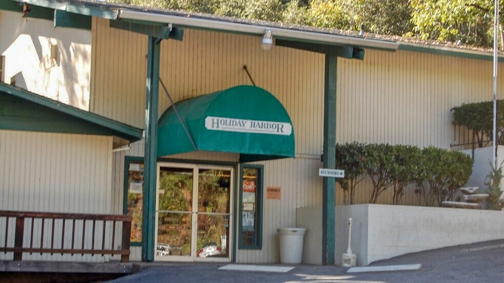 More Photos Of 20061 Shasta Caverns, Lakehead Marina For Sale