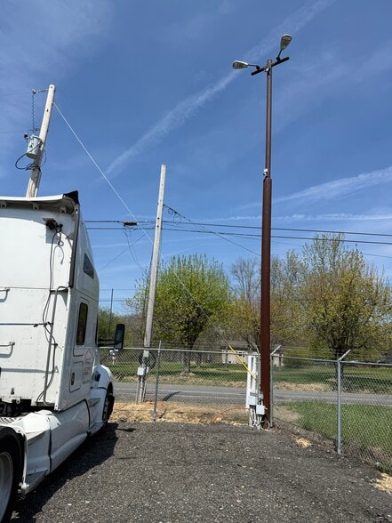 More Photos Of 4881 Pittsburgh Rd, Harrisville Light Distribution For Sale