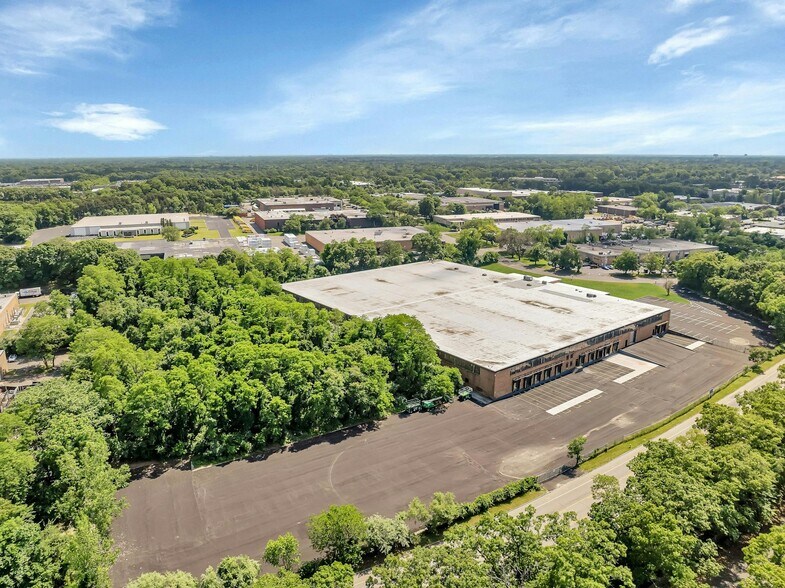 More Photos Of 45 Ranick Rd, Hauppauge Warehouse For Lease