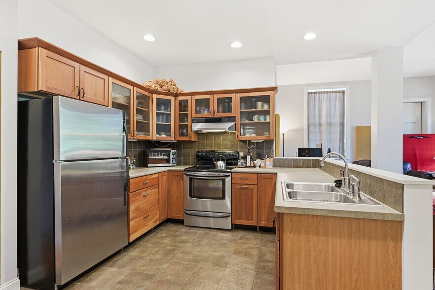 More Photos Of 732 Elm St, West Springfield Freestanding For Sale