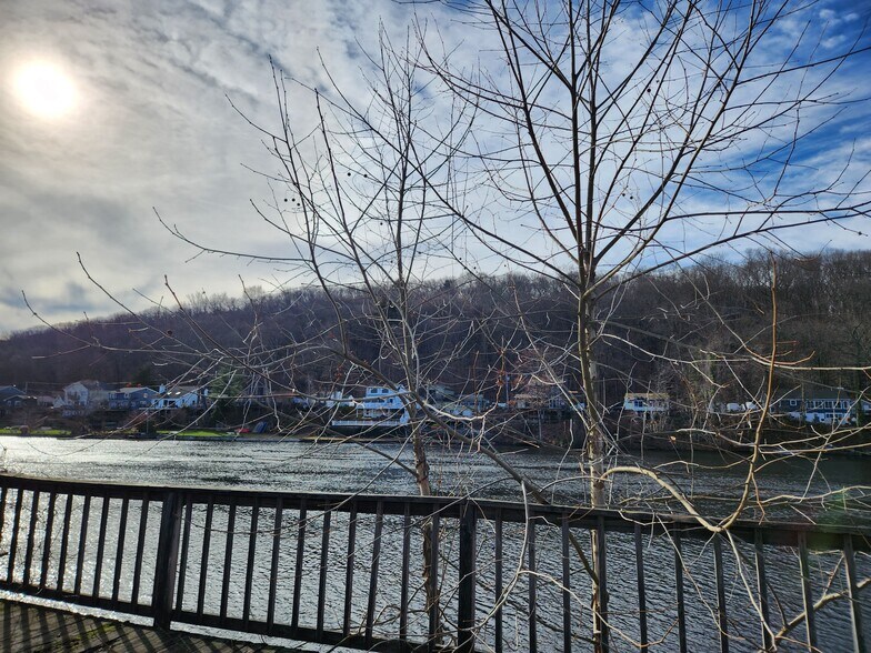 More Photos Of 377 Roosevelt Dr, Seymour Land For Lease