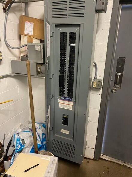 More Photos Of 1025 W 4th St, Monroe Carwash For Sale