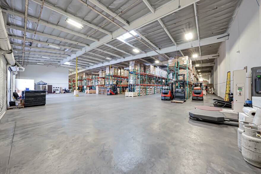 More Photos Of 13360 Molette St, Santa Fe Springs Warehouse For Lease