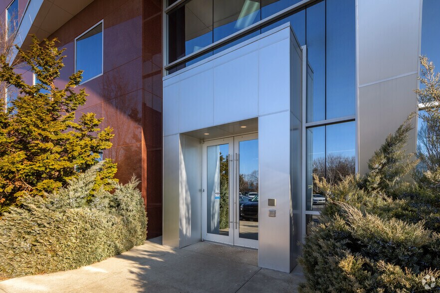 More Photos Of 3810 Springhurst Blvd, Louisville Medical For Lease