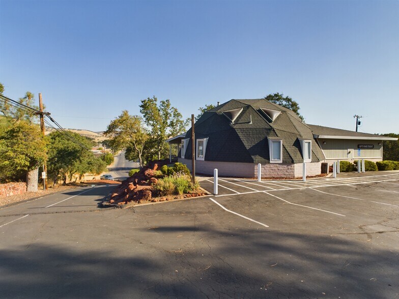 More Photos Of 3610 Old Highway 53, Clearlake Office For Sale