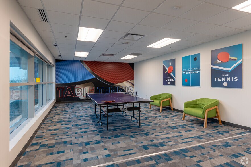More Photos Of 25300-25330 Telegraph Rd, Southfield Office For Lease