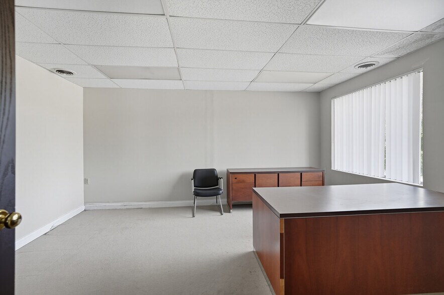 More Photos Of 9309-9319 Cincinnati-Columbus Rd, West Chester Office For Lease