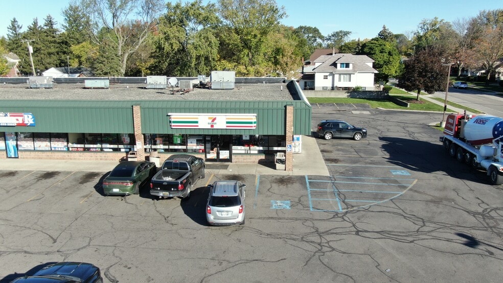 More Photos Of 14919-15013 E Nine Mile Rd, Eastpointe Unknown For Lease