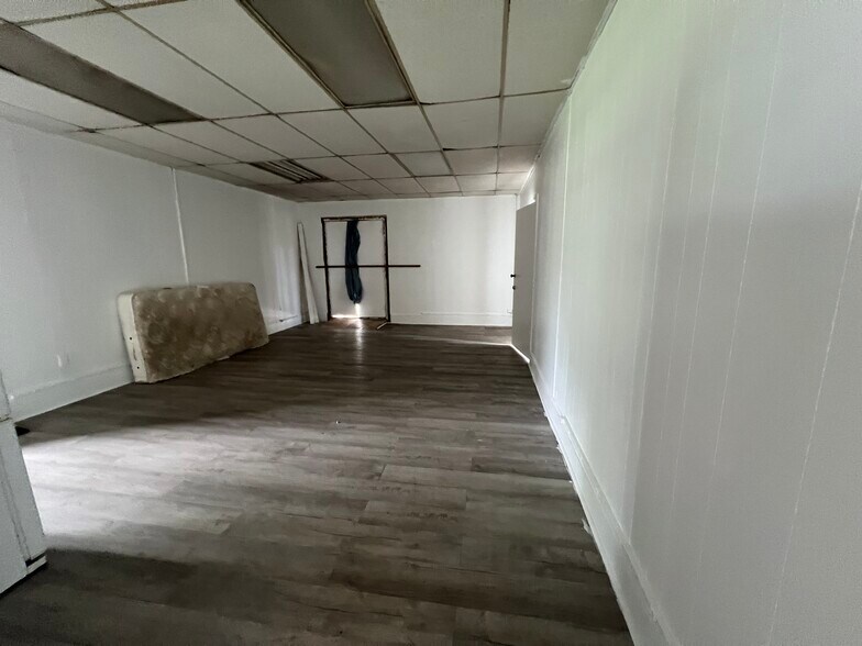 More Photos Of 327 N Royal Ave, Front Royal Freestanding For Sale