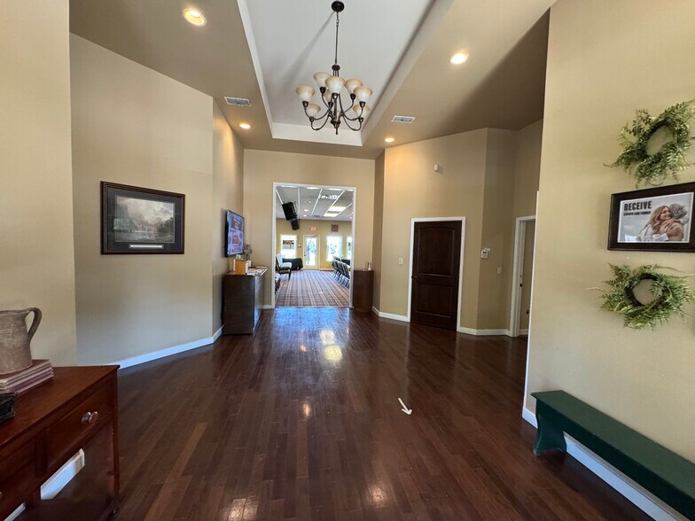 More Photos Of 2130 Country Club Rd, Palestine Golf Course Driving Range For Sale