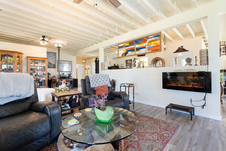 More Photos Of 347 2nd St, Crescent City Industrial For Sale