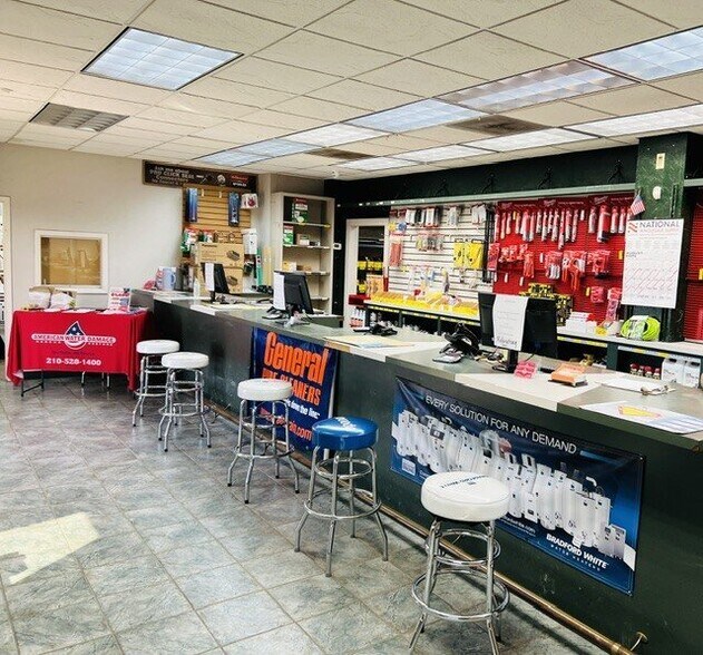 More Photos Of 3115 NW Loop 410, San Antonio Flex For Lease