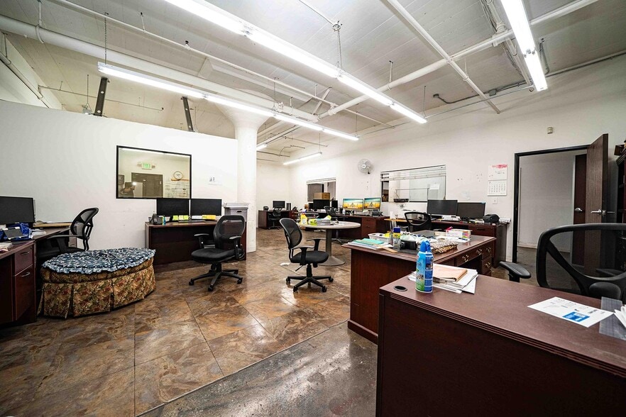 More Photos Of 4383 Fruitland Ave, Vernon Manufacturing For Sale