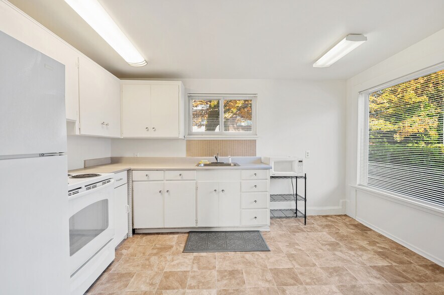 More Photos Of 3807 Linden Ave N, Seattle Multifamily For Sale