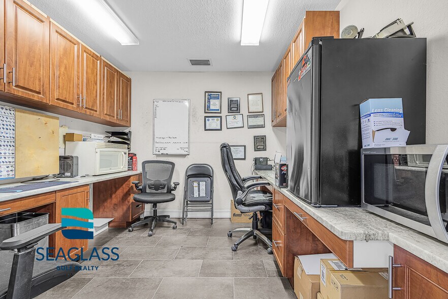 More Photos Of 3890 Veronica S Shoemaker Blvd, Fort Myers Warehouse For Sale
