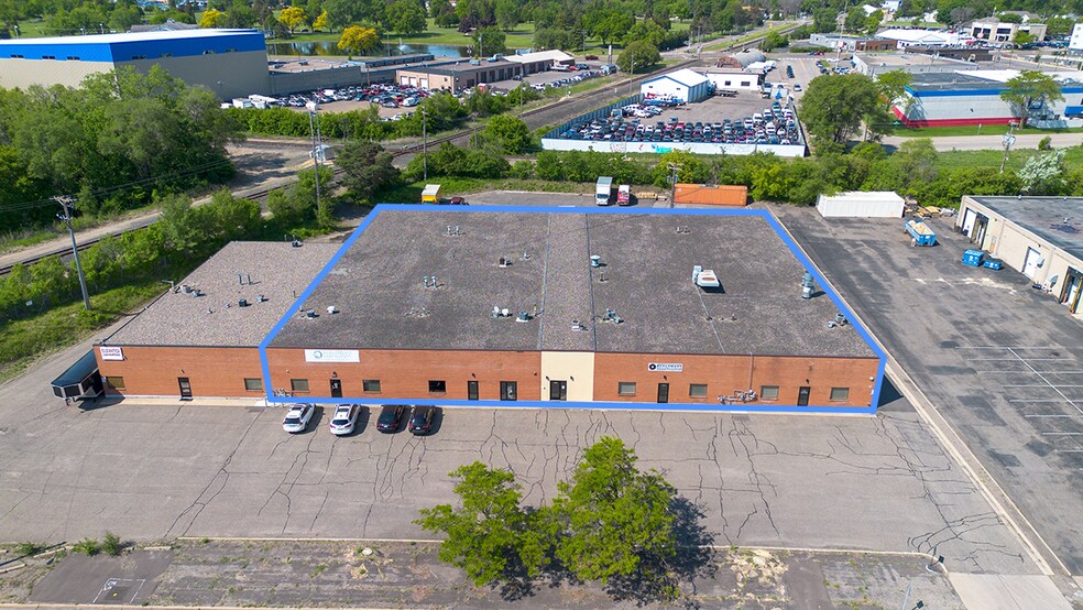 More Photos Of 5211 Lakeland Ave N, Crystal Industrial For Lease