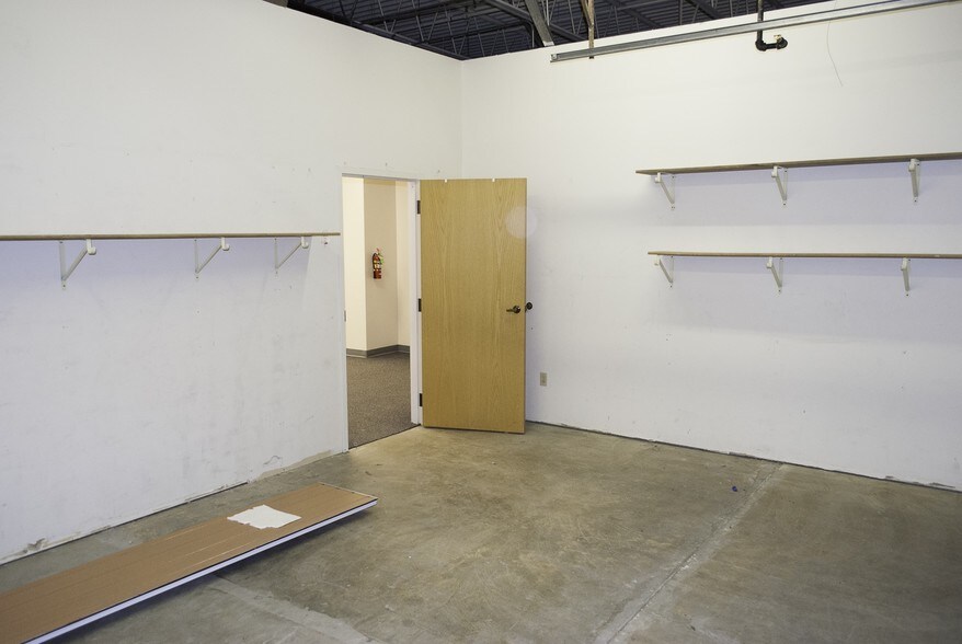 More Photos Of 11901-12201 Industry Way, Anchorage Unknown For Lease