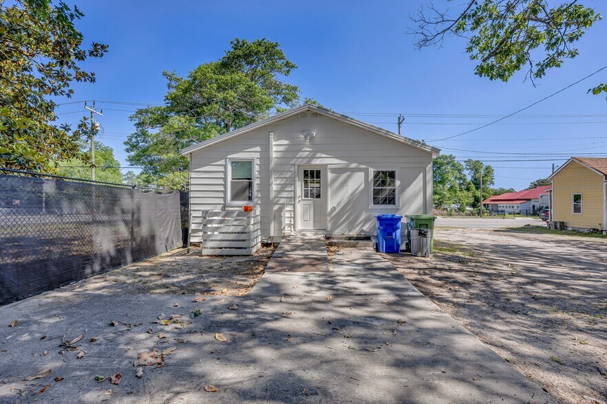 More Photos Of 1206 Dawson St, Wilmington Office Residential For Sale