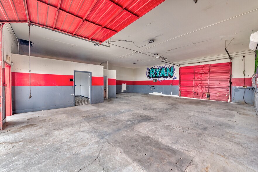 More Photos Of 1765 Athol Ave, Henderson Auto Repair For Sale