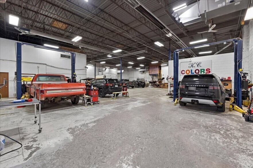 More Photos Of 2005-2007 W 103rd Ter, Leawood Service For Sale