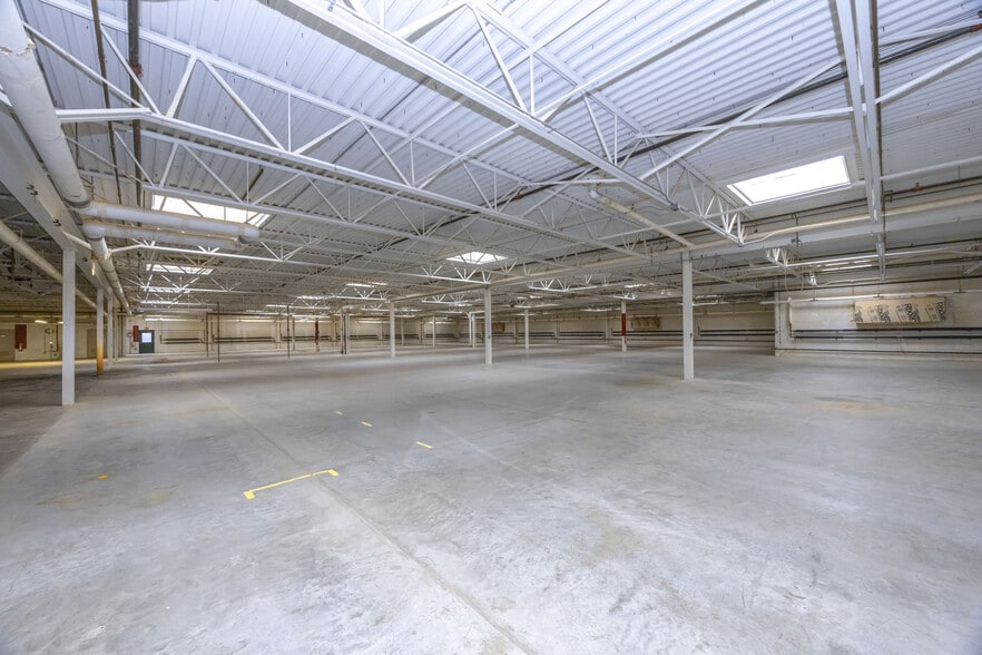 More Photos Of 433 Ridge Ave, Hanover Manufacturing For Sale