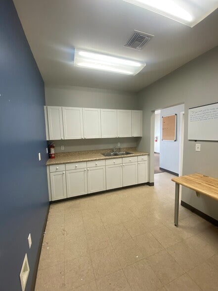 More Photos Of 5040 W Tharpe St, Tallahassee Unknown For Lease