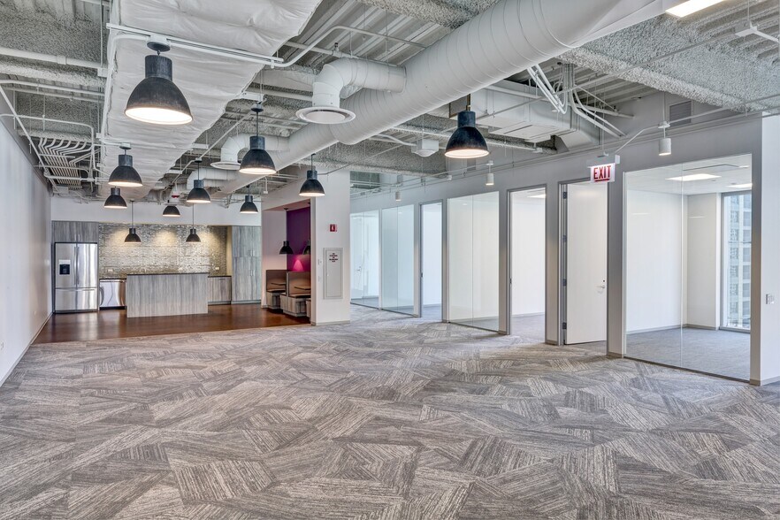 More Photos Of 353 N Clark St, Chicago Office For Sale