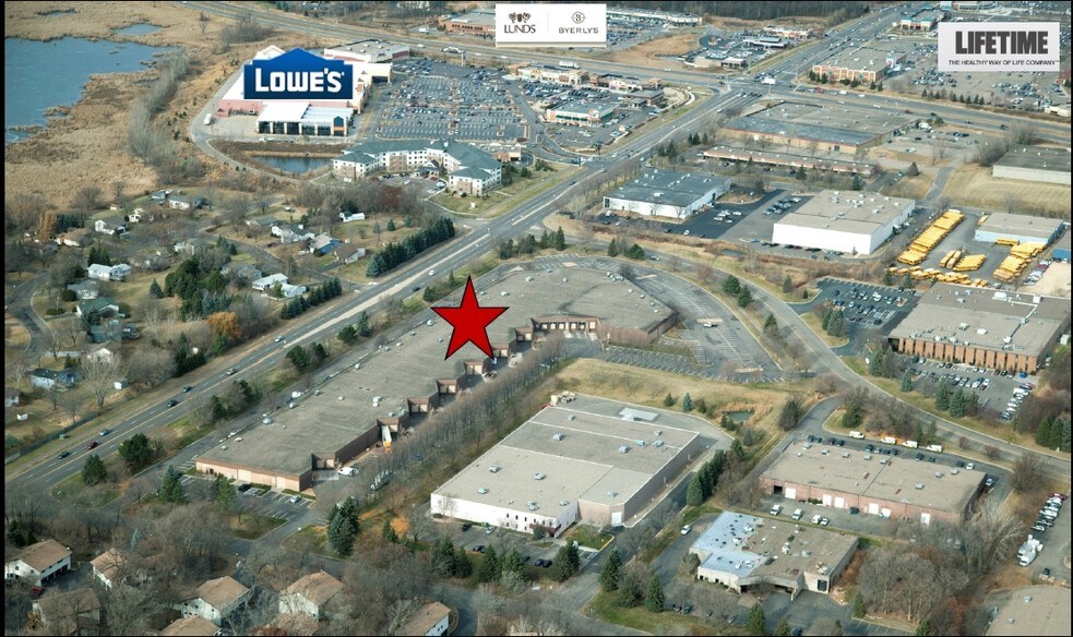 More Photos Of 2800-2892 N Vicksburg Ln, Plymouth Light Manufacturing For Lease