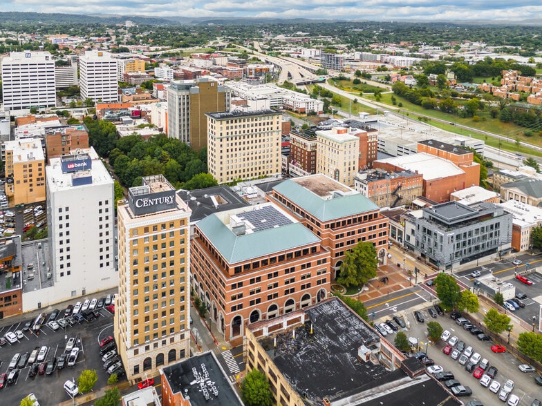 More Photos Of 625 S Gay St, Knoxville Office For Lease