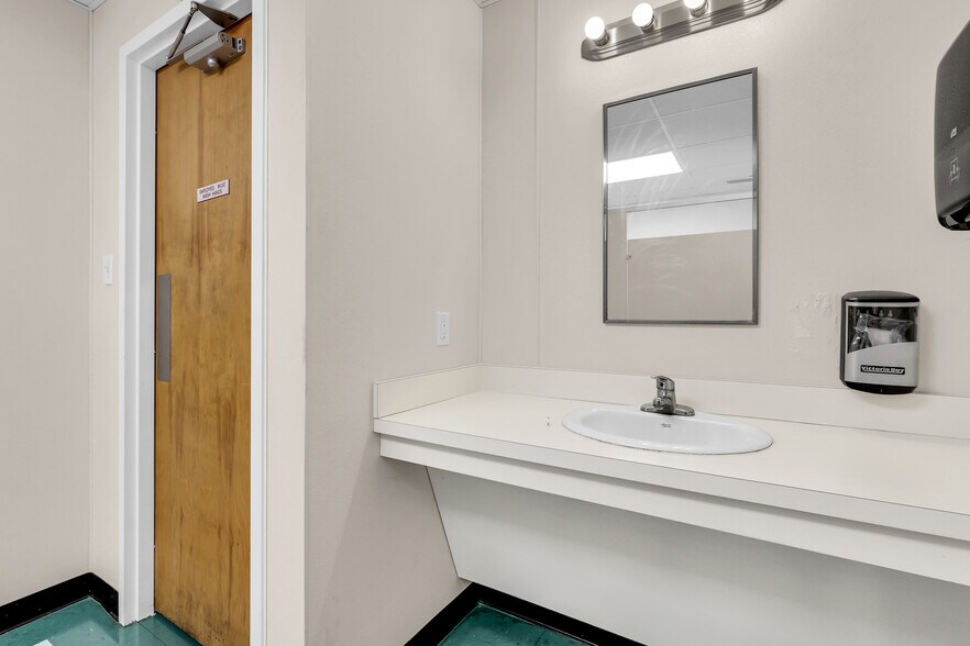 More Photos Of 114 Horizon Park Dr, Savannah Restaurant For Sale