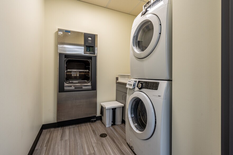 More Photos Of 4650 Southwest Hwy, Oak Lawn Medical For Sale