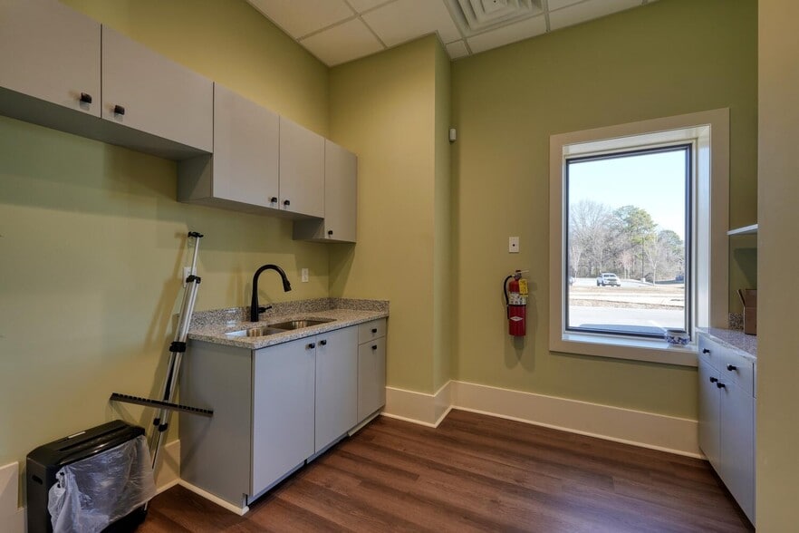 More Photos Of 3663 Southland Dr, Flowery Branch Warehouse For Sale