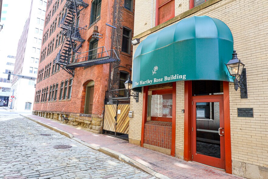 More Photos Of 425 1st Ave, Pittsburgh Medical For Lease