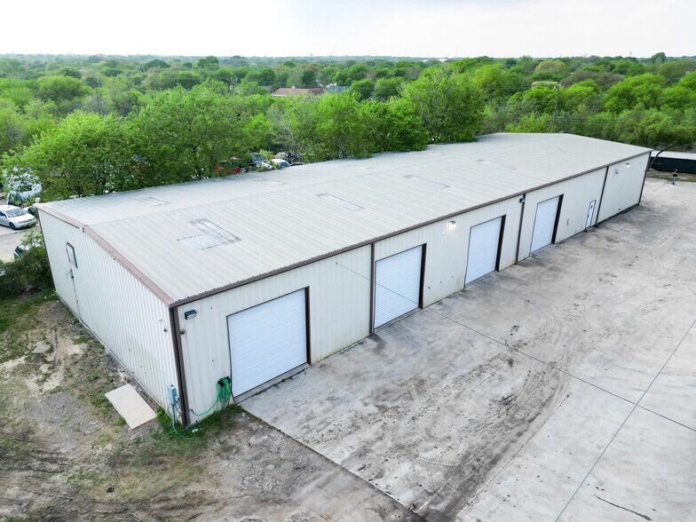 More Photos Of 13250 Lookout Rd, San Antonio Warehouse For Sale