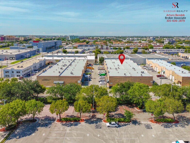 More Photos Of 1723-1745 W 37th St, Hialeah Showroom For Sale