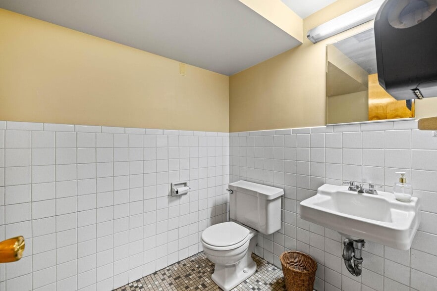 More Photos Of 1975 Seneca St, Buffalo Office For Sale