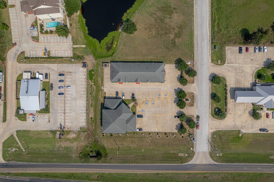 More Photos Of 1905 Dove Crossing Ln, Navasota Office For Lease