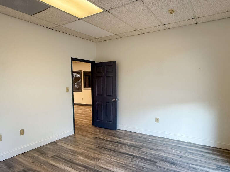 More Photos Of 2413 Savannah Hwy, Charleston Office For Lease