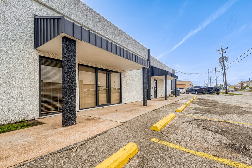 More Photos Of 208-214 E X St, Deer Park Medical For Lease