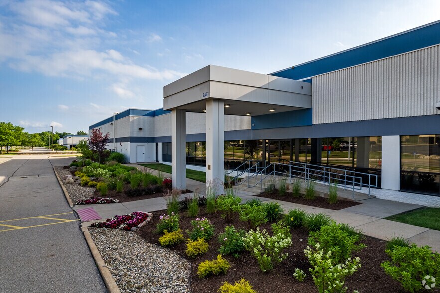 More Photos Of 6750 Miller Rd, Brecksville Flex For Lease