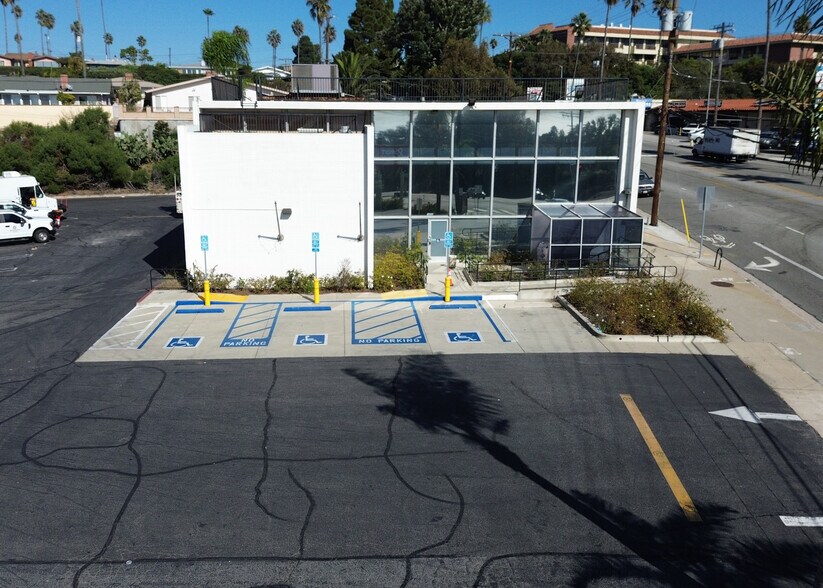 More Photos Of 1602 W 25th St, San Pedro Bank For Sale